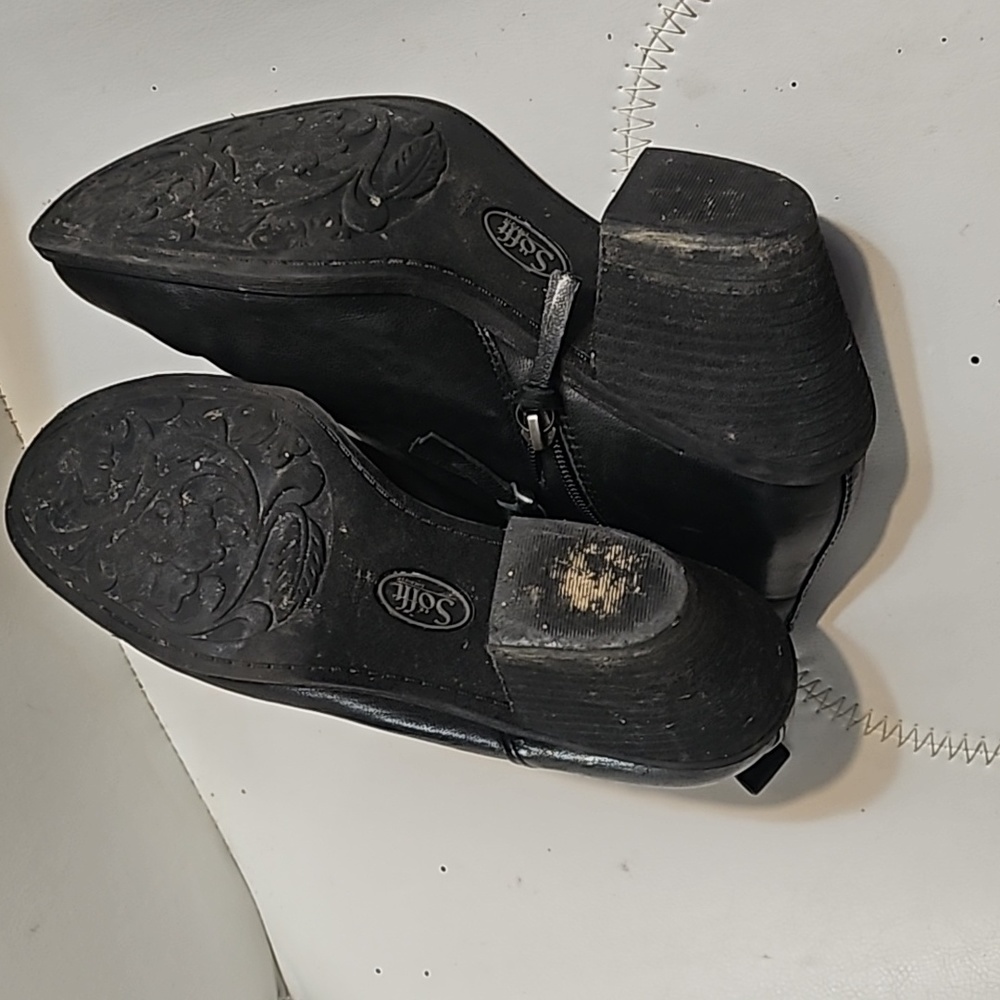 Shoes - Picture 5 of 7